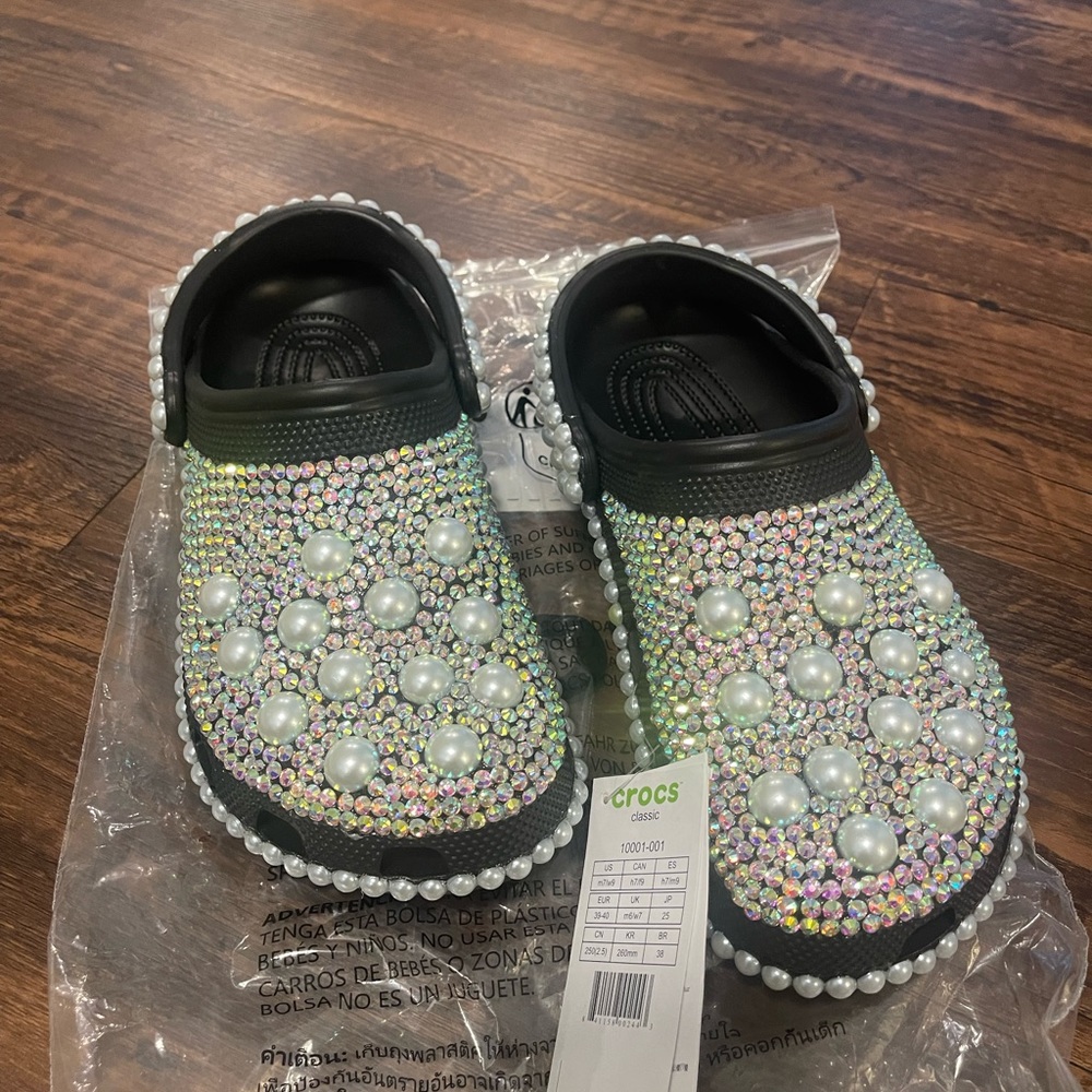 BRAND NEW NEVER WORN BLING CROCS - Picture 7 of 8